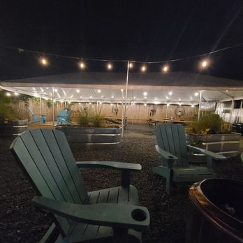 Hogwaller Brewing - Outdoor, dog-friendly seating with fans and fire pit - Brewpubs Near Me - Charlottesville, Virginia