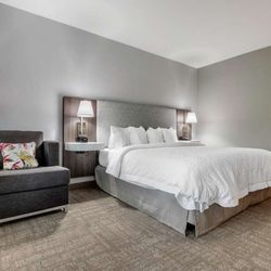 Hampton Inn Camden - Guest room