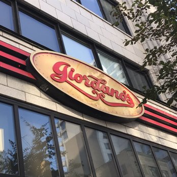 Giordano's - Pizza Near Me - Chicago, Illinois