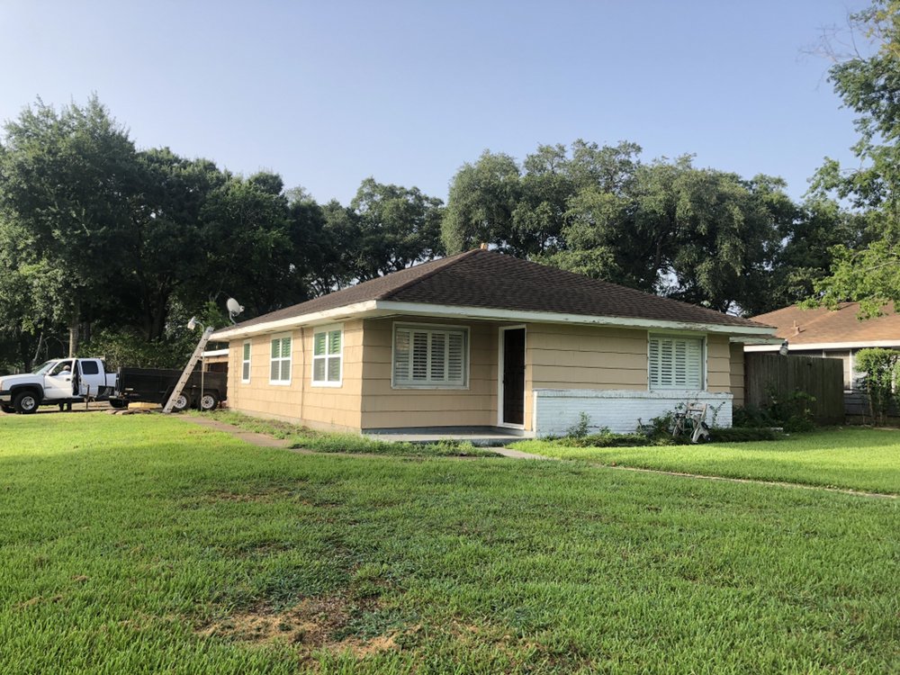 Slide of A&M Roofing