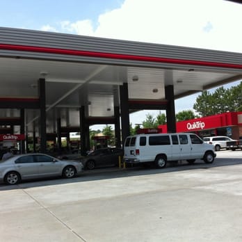 QuikTrip - cars parked in front of a gas station - Convenience Stores Near Me - Morrow, Georgia