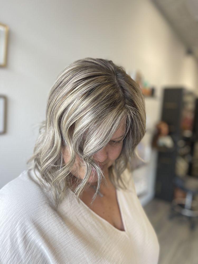 Laura Bass Hair Logo