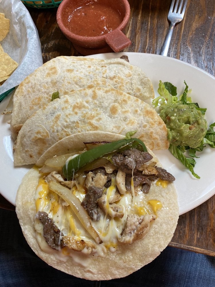 La Playita Restaurant