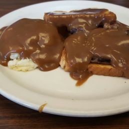 Hot beef sandwich with mash potatoes