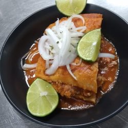 TORTAS AHOGADAS EL PRIMO. SE LAS RECOMIENDO LAS MEJORES DEL VALLE. 6102 VINELAND AVE. Y MI AMIGO BETO LOS ATENDERA PERSONALMENTE.