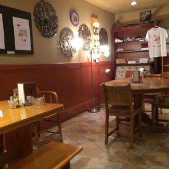 Nature's Corner - a dining area with a table and chairs - Salad Near Me - Thermopolis, Wyoming