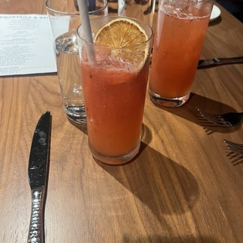 Five Chophouse & Bar - La fresa - Wine Bars Near Me - Fredericksburg, Virginia