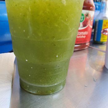 Mariscos El Arca De Noe - Agua de pina con espinacas - Food Trucks Near Me - West Puente Valley, California