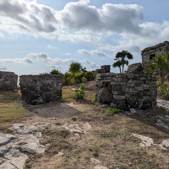 Parque Nacional Tulum - Offertories at Tulum Mayan ruins. Zona Arqueológica de Tulum, Parque Nacional Tulum. - Parks Near Me - Tulum, ROO