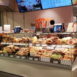 scoom - It's in the $#%& subway! Breads and pastries are fresh, Sandwiches and salads look tasty.