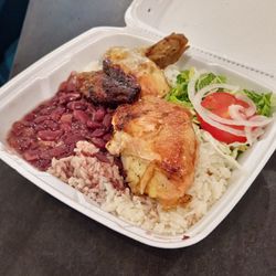 Brasa Roja Express - Chicken with beans and rice and salad