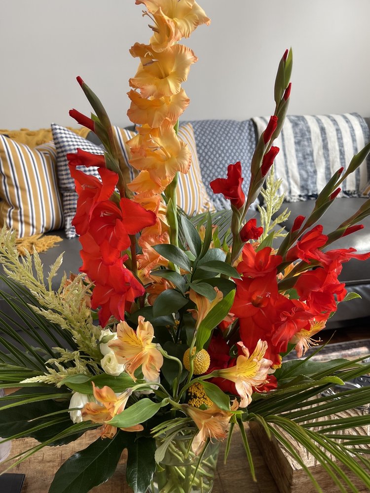 FLOWERS, ETCETERA BY DENISE Updated October 2024 49 Photos & 43