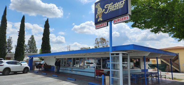 Fosters Freeze by null