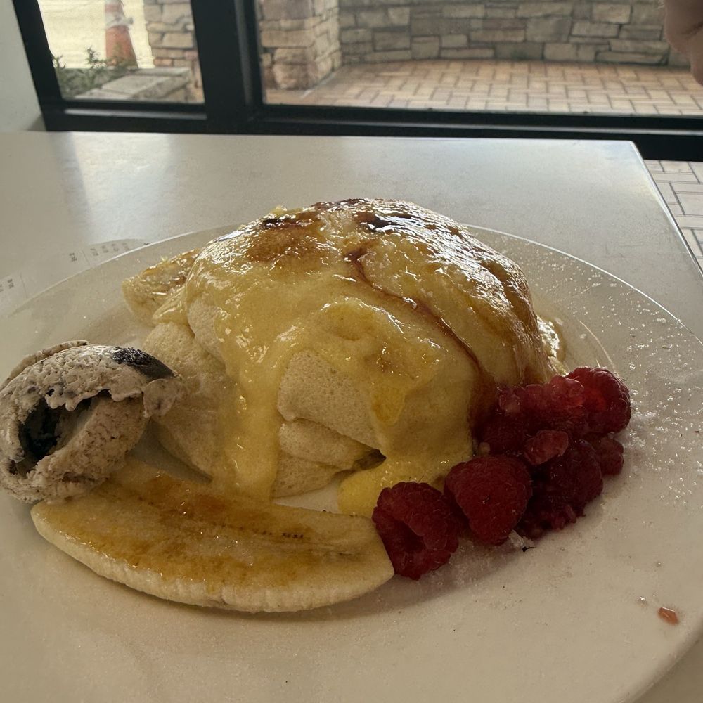 Fluffy Fluffy Dessert Cafe - Crème brûlée pancakes - Desserts Near Me - Orlando, Florida