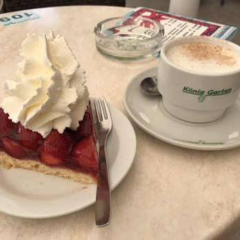 König Garten - Wiederholungstäter, wieder Erdbeerkuchen mit Sahne und Cappuccino. - Cafeteria Near Me - Cala Ratjada, PM