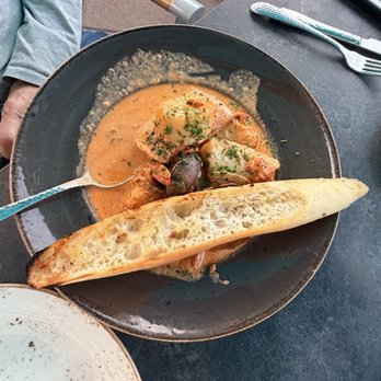 Downriggers - Bouillabaisse with a creamy sauce but quite good - American Near Me - Friday Harbor, Washington Downriggers - Bouillabaisse with a creamy sauce but quite good - American Near Me - Friday Harbor, Washington