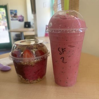 Toi Moi - Superfoods bowl #4, super fruit smoothie #2 - Desserts Near Me - Riverside, California
