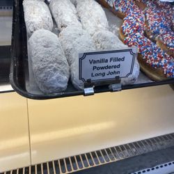 Country Hill Amish Bakery - Vanilla filled powdered long John