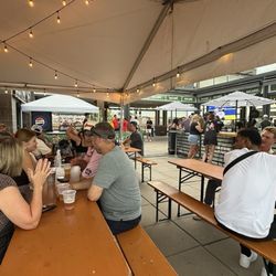 Blatt Beer & Table