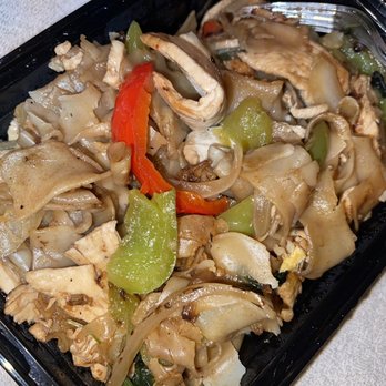 Bamboo Thai Bistro - Drunken Noodle Dinner pad kee mao - Thai Near Me - Redondo Beach, California