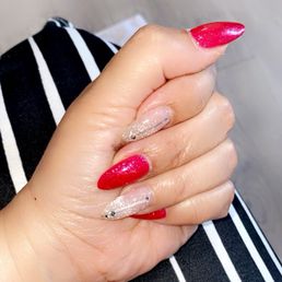 She did cat eye nails with jewels. Beautiful set! She did cat eye nails with jewels. Beautiful set!