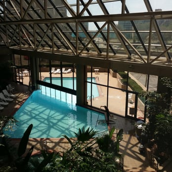Crystal Gateway Marriott - Pool - Hotels Near Me - Arlington, Virginia