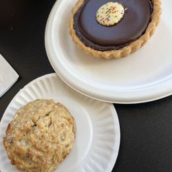 Mountainside Bakery & Cafe - Apple cinnamon scone and mini chocolate tart