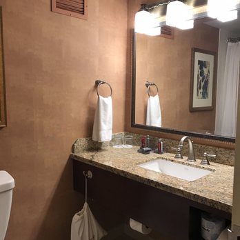 Seattle Airport Marriott - Bathroom - Hotels Near Me - Seattle, Washington Seattle Airport Marriott - Bathroom - Hotels Near Me - Seattle, Washington