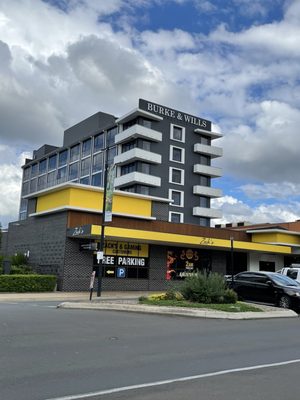 Burke & Wills Hotel by null
