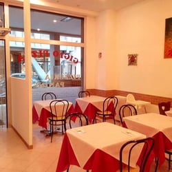 Gigio Pizza - tavolini interni alla pizzeria Gigio Pizza