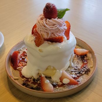 Coche Valley Dessert Cafe - Soufflé Strawberry Cloud - Desserts Near Me - Seattle, Washington