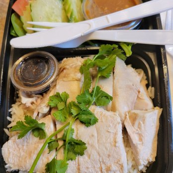 GaiNoi - Khao Man Gai, with white/dark meat mix - Thai Near Me - Oakland, California