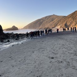 Pfeiffer Beach - Line of people