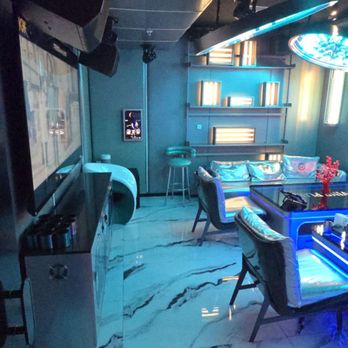 Dvine Plus KTV - A medium/large room? Something like that - Karaoke Near Me - San Gabriel, California