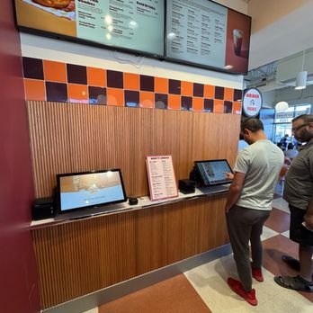 Minnie Bird - Ordering Counter - Chicken Shop Near Me - Schaumburg, Illinois