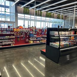 Quick shop spot for snacks and drinks upon entry