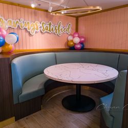 D Spot - Seating area