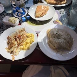 Guppies Hot Rod Grille - Hashbrowns, eggs, biscuits and gravy. Hot vanilla cakes.