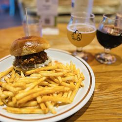 Beer Lab - Bamboo Tiger Sando with Fries - Kulolo & Nicely Naughty Beers in da back!
