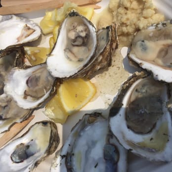 Larsen's Fish Market - Oysters - Seafood Markets Near Me - Chilmark, Massachusetts