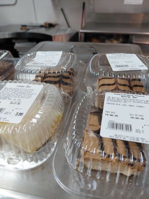 Gust Gallucci's Italian Foods by null