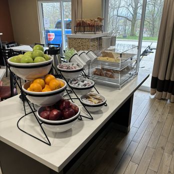 Comfort Inn - Breakfast bar - Hotels Near Me - Owen Sound, Ontario