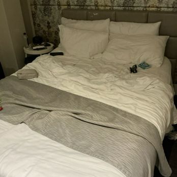 Dream Midtown - DEFINITELY not a queen - Hotels Near Me - New York, New York