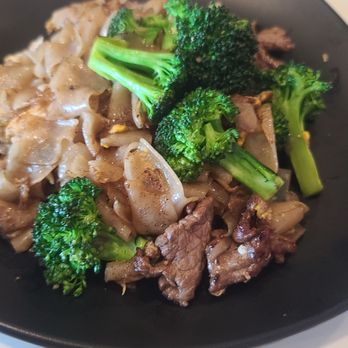 Kao Hom - Pad See Ew beef - Thai Near Me - Van Nuys, California Kao Hom - Pad See Ew beef - Thai Near Me - Van Nuys, California