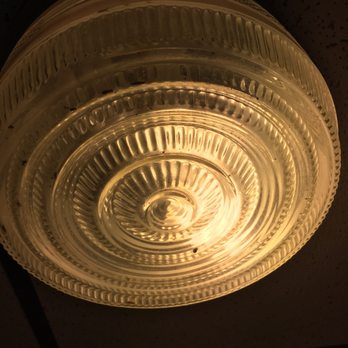 Days Inn by Wyndham Clinton - Dead bugs in light. - Hotels Near Me - Clinton, Oklahoma