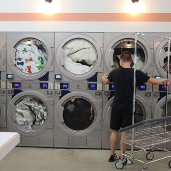 Breeze Better Laundry - Plenty of dryers - Laundromat Near Me - Nampa, Idaho Breeze Better Laundry - Plenty of dryers - Laundromat Near Me - Nampa, Idaho