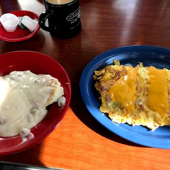 Sam's No 3 - Glendale - Flat-top omelet with biscuits and gravy. - American Near Me - Glendale, Colorado Sam's No 3 - Glendale - Flat-top omelet with biscuits and gravy. - American Near Me - Glendale, Colorado