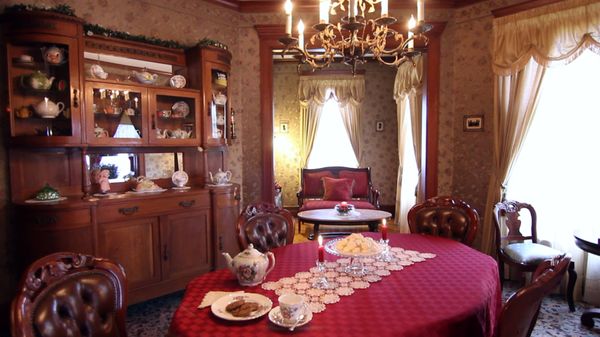 1897 Beekman House Bed and Breakfast by null