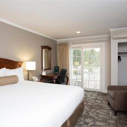 Golden Gables Inn - Guest room