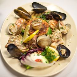 Maestrale Restaurant and Pizzeria - Grilles mix seafood! Fresh fish of the day.